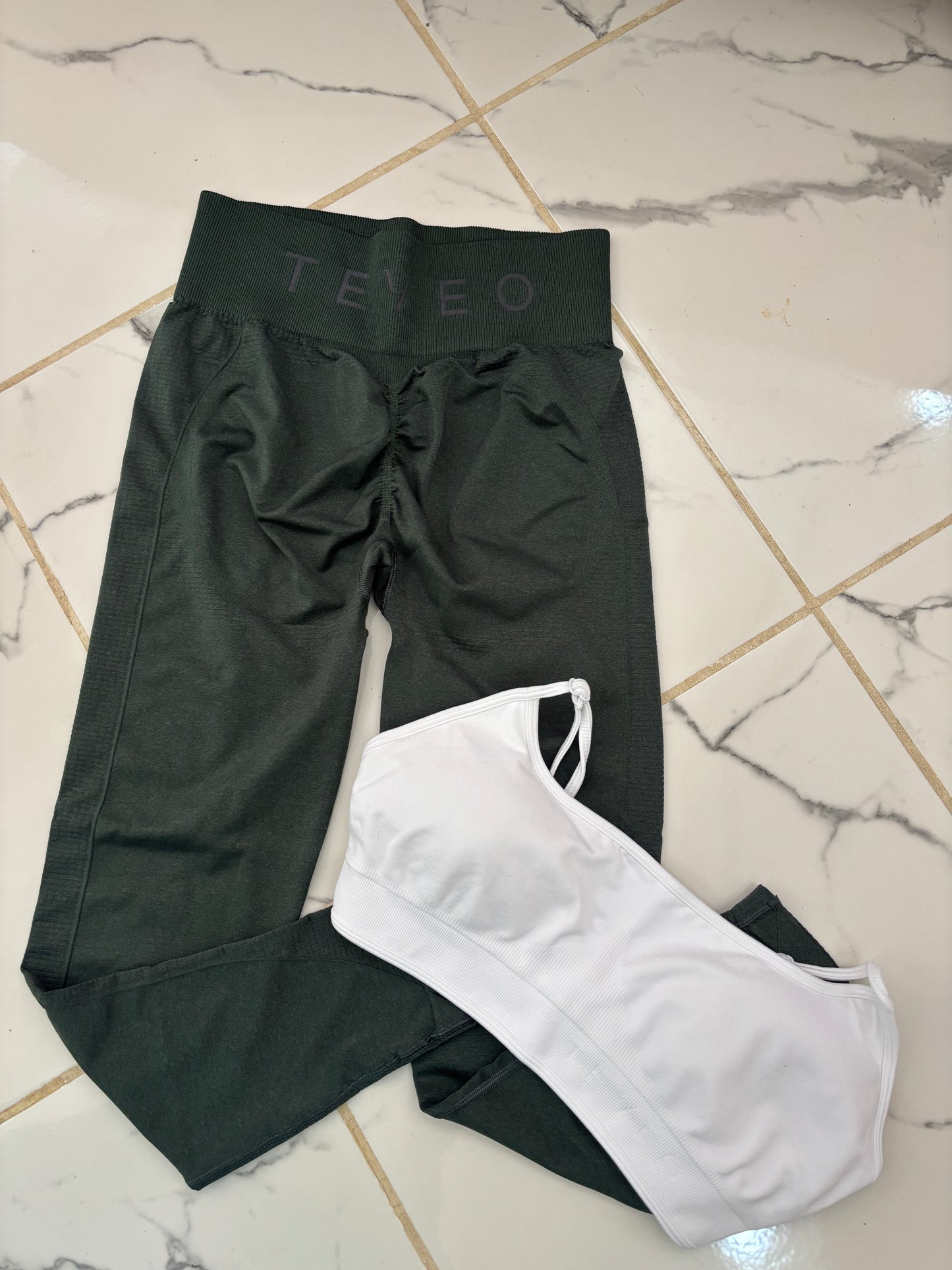 Teveo Backless Bra Legging Set